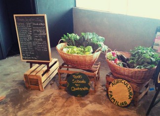 Compre na estação – por Andrea Bombonato