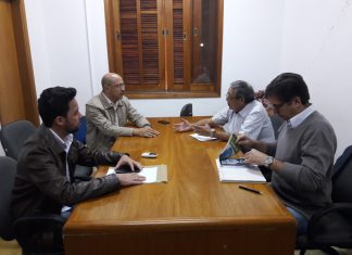 Marcos Papa pede providências para descarte de galhos no Ribeirão Verde