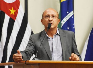 Reforma política: Marcos Papa ataca ‘encenação’ e ‘predadores do dinheiro público’