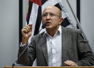 Papa exige providências para comércio ilegal em terminais de ônibus