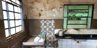 Papa denuncia ambiente insalubre de servidores