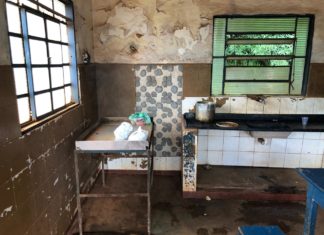 Papa denuncia ambiente insalubre de servidores