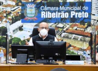 Por conscientização sobre o uso de máscara, Papa acolhe veto