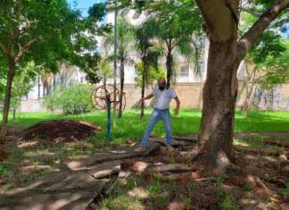 Papa cobra melhorias em praça do Medici
