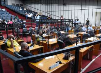 Prefeito é questionado sobre descumprimento