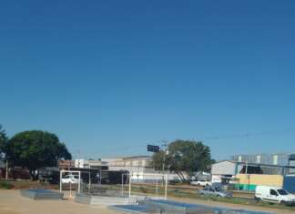 ARENINHA: PISO RACHADO