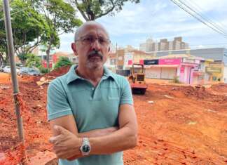 Papa convoca secretário de Obras para explicações