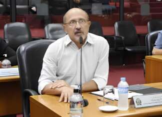 Na reta final, três projetos aprovados